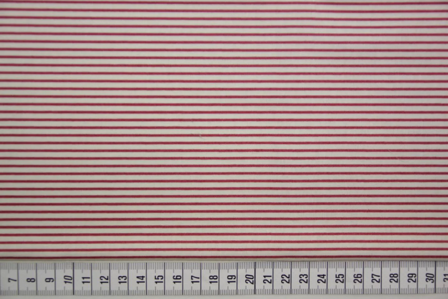 quiltstof ecru-cerise streepje-Maywood S.