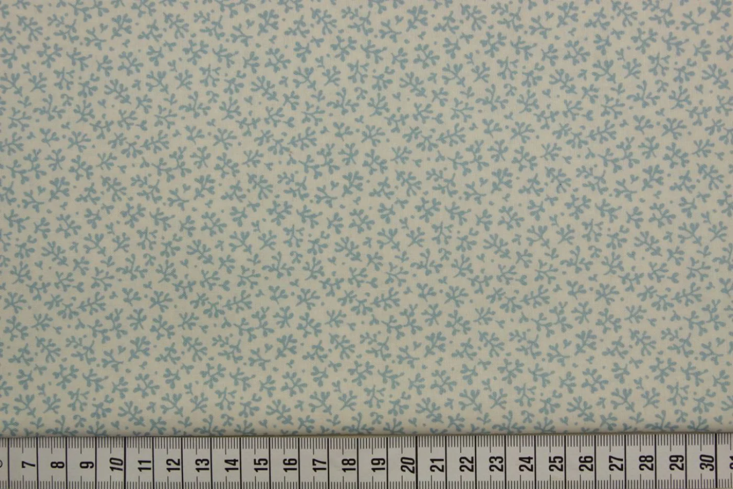 ivoor-blauwe takjes-Quilting Treasures-S.