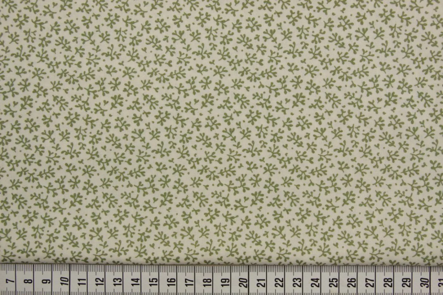 ivoor-groene takjes-Quilting Treasures-S.