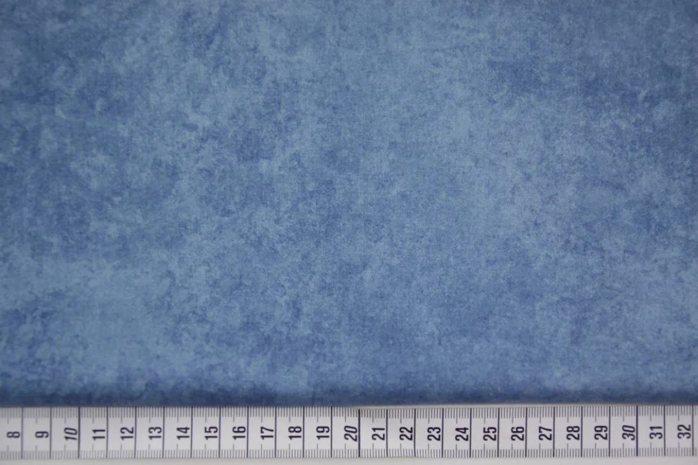 licht midden blauw gevlamd quiltstof-May.
