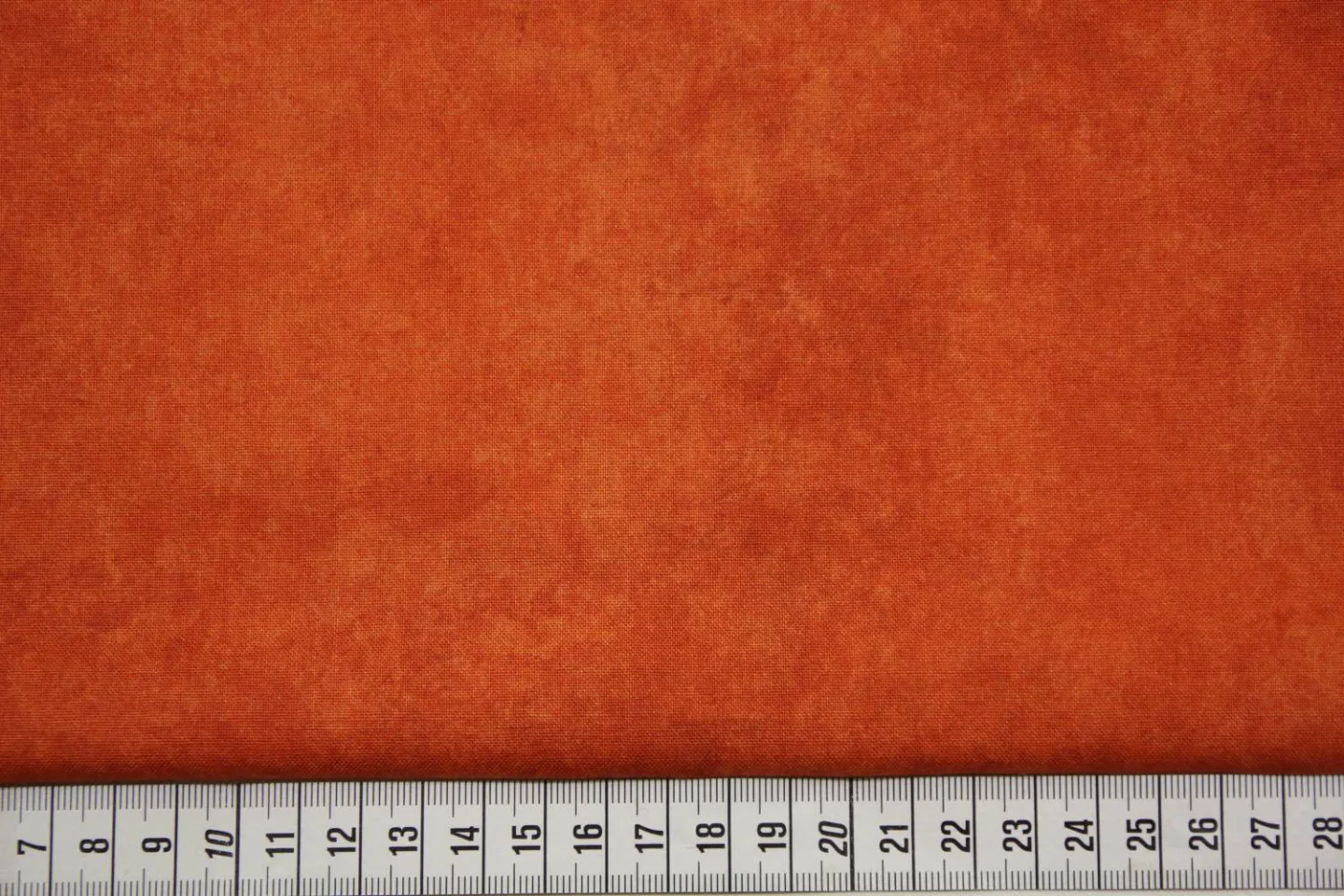 quiltstof-basisstof-diep oranje-gevlamd-.
