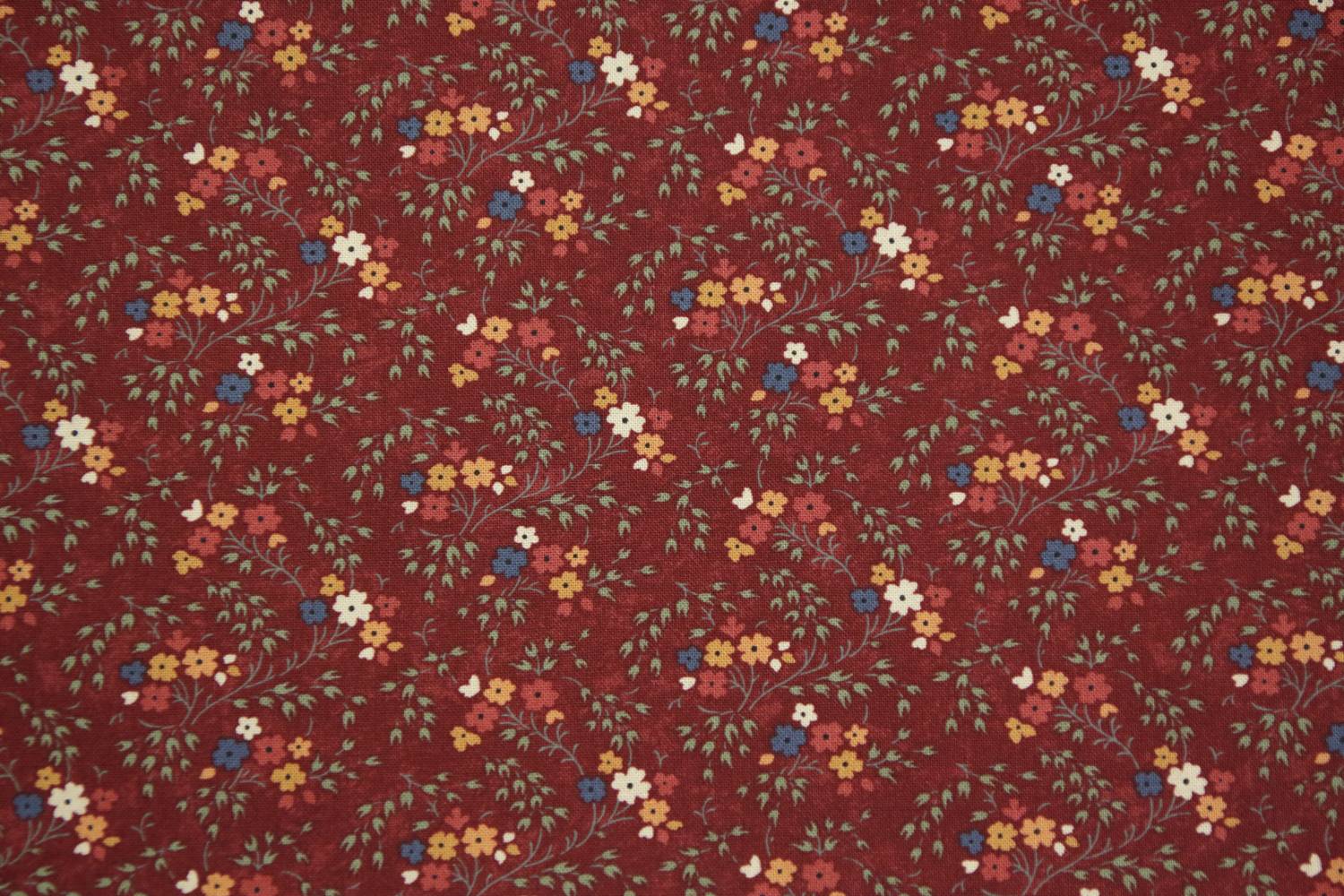 quiltstof-donkerrood met bloemetje-Moda-