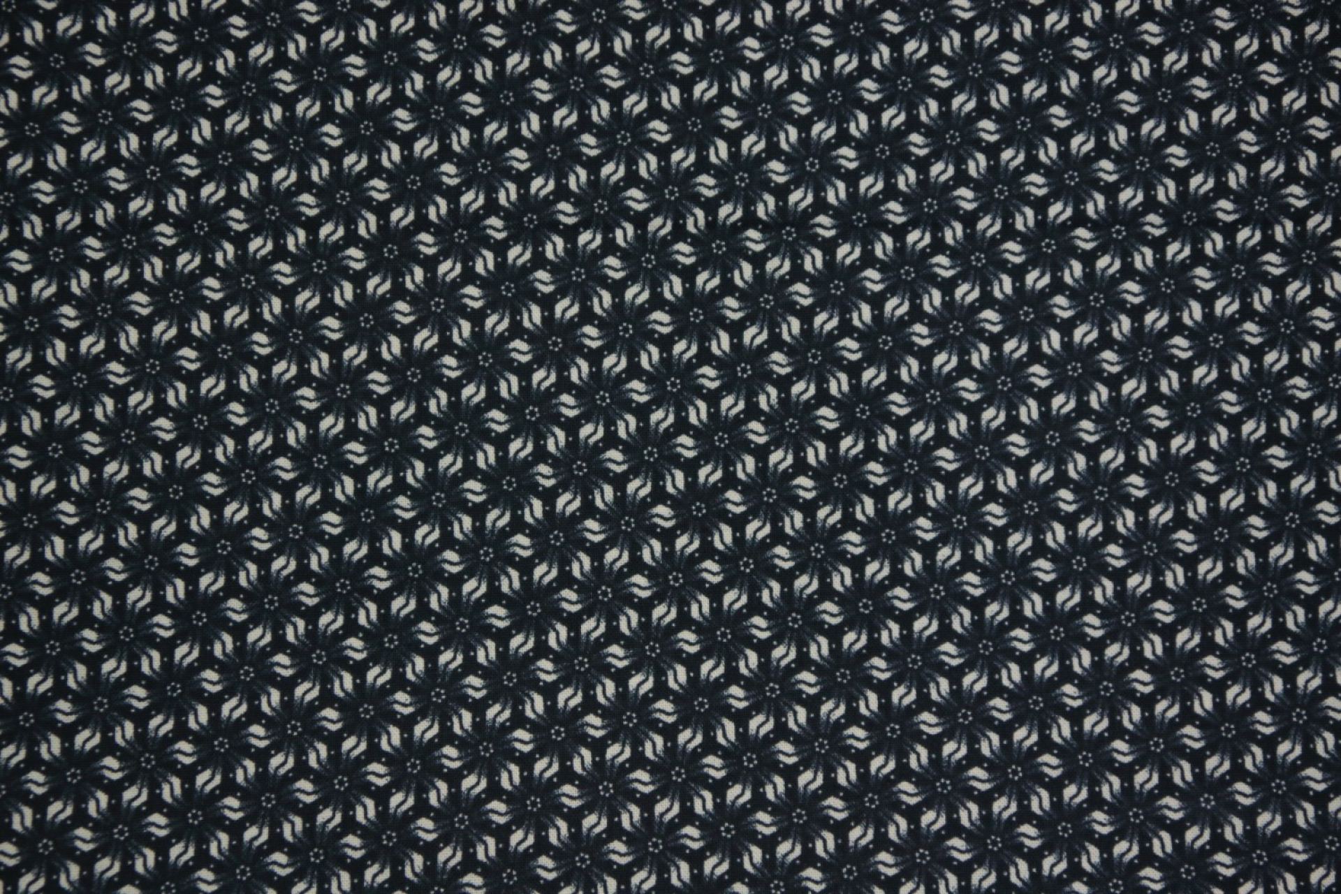 quiltstof-Donkerblauw met ivoor bloempat