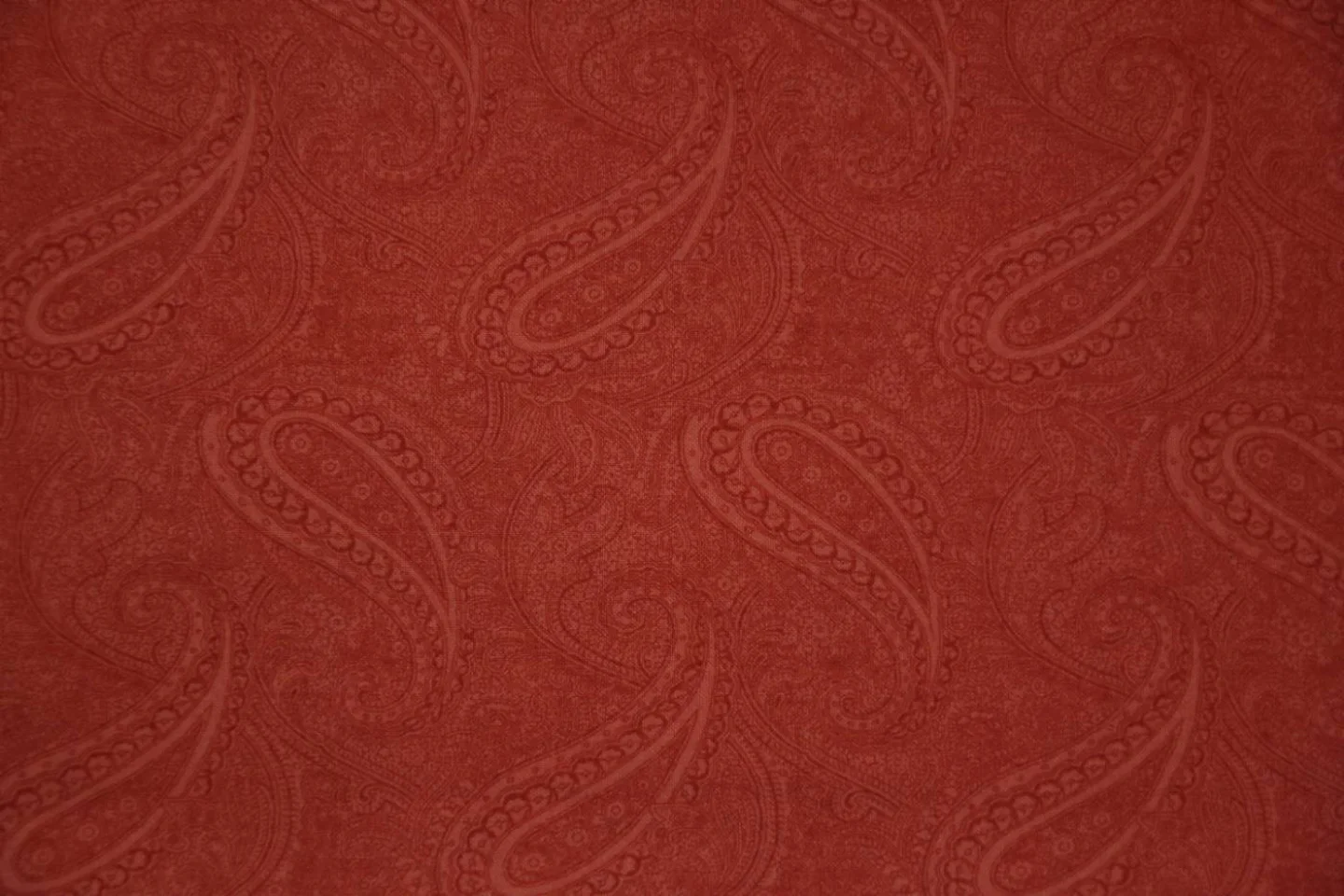 quiltstof-koraalrood-paisley motief-Moda.