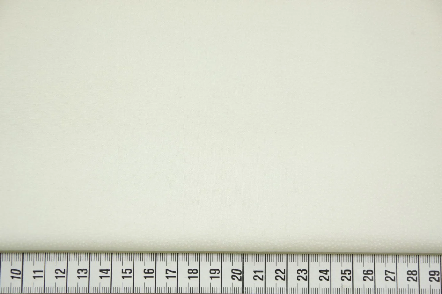 quiltstof-Ivoor met witte stipjes-Quilts.