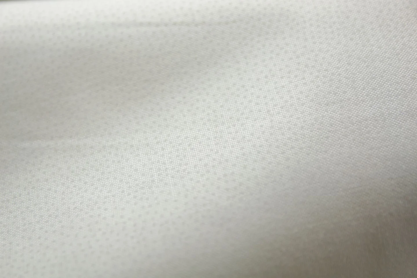 quiltstof-Ivoor met witte stipjes-Quilts.