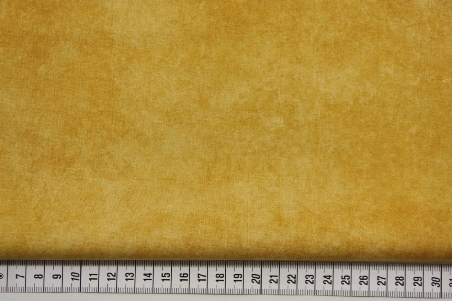 quiltstof-basisstof-goudgeel-gevlamd-Sha.