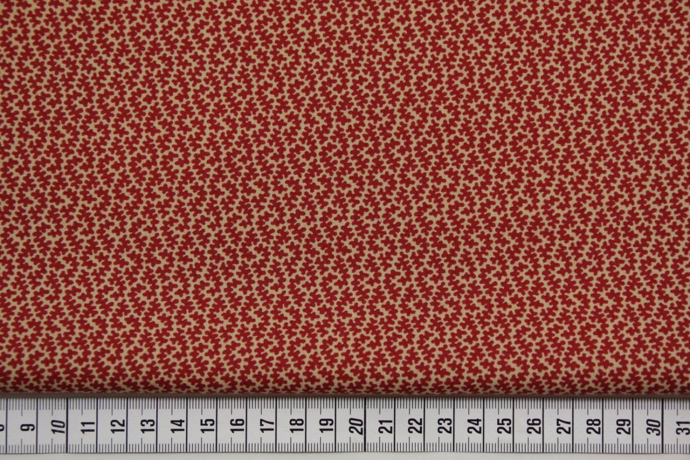 quiltstof-beige-rood motief-Moda Fabrics