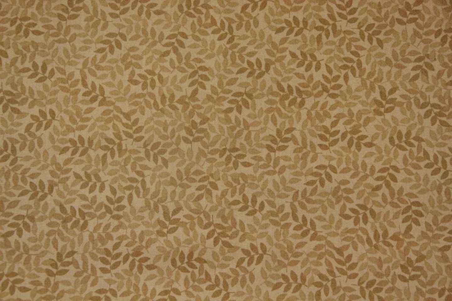 quiltstof-lichtbbruin-bruine blaadjes-QT.