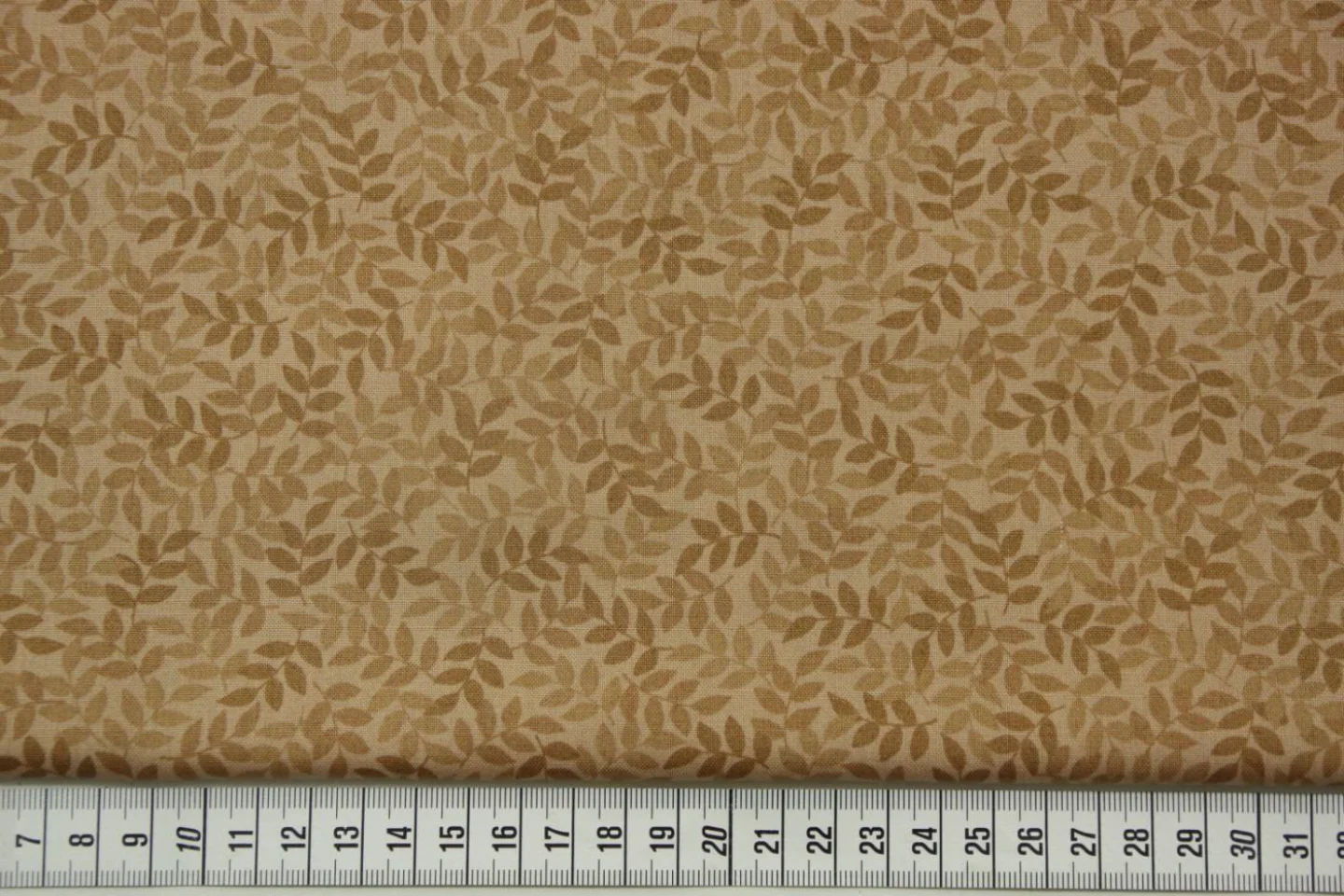 quiltstof-lichtbbruin-bruine blaadjes-QT.