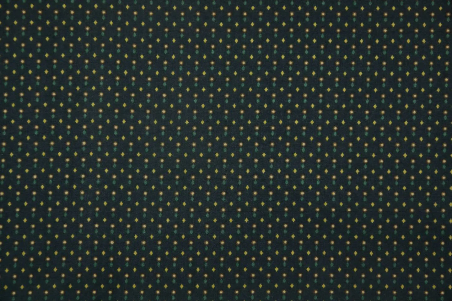 quiltstof-donkerblauw-gele en groene wyb.