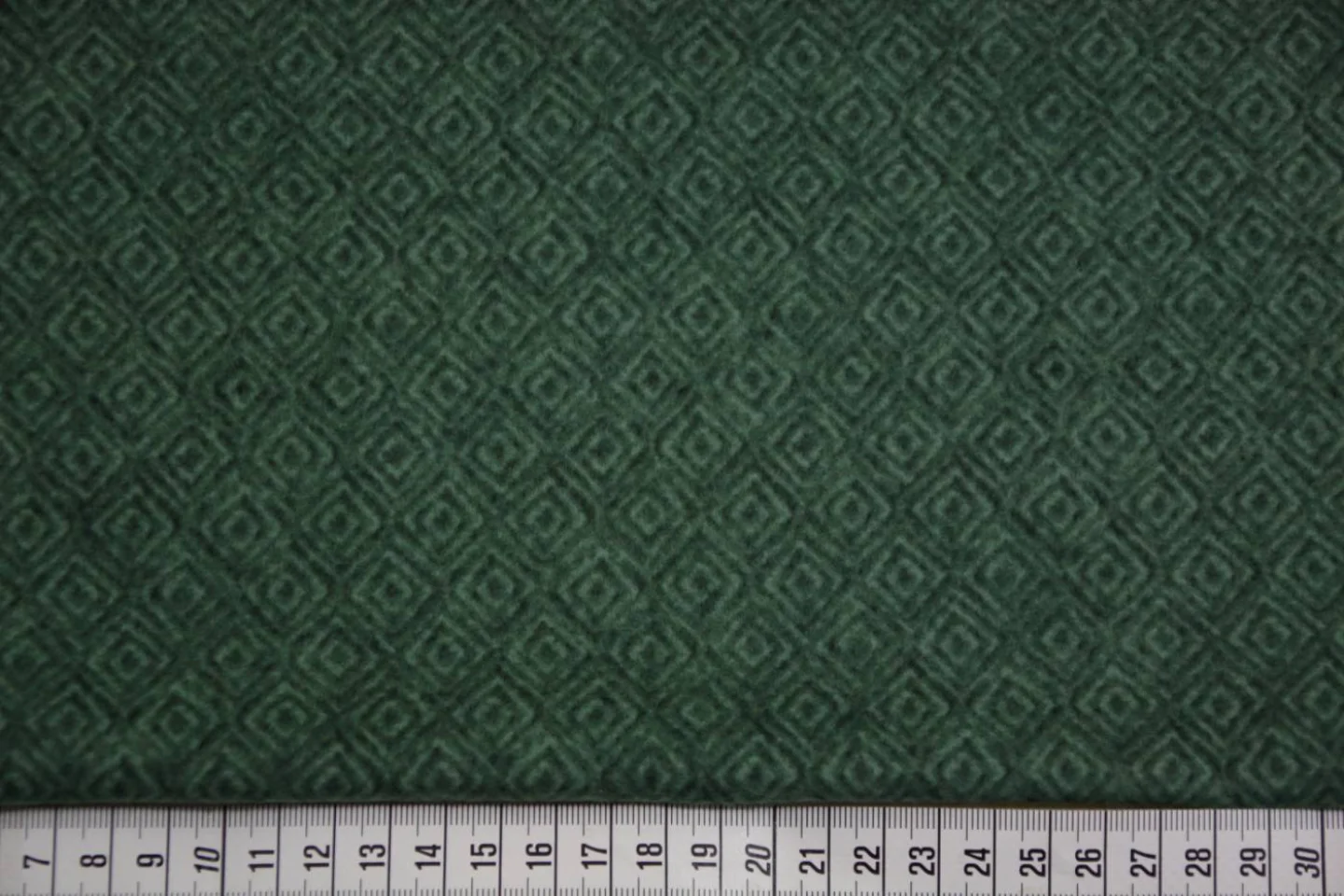 quiltstof-grijsgroen-schuine blokjes-fla.