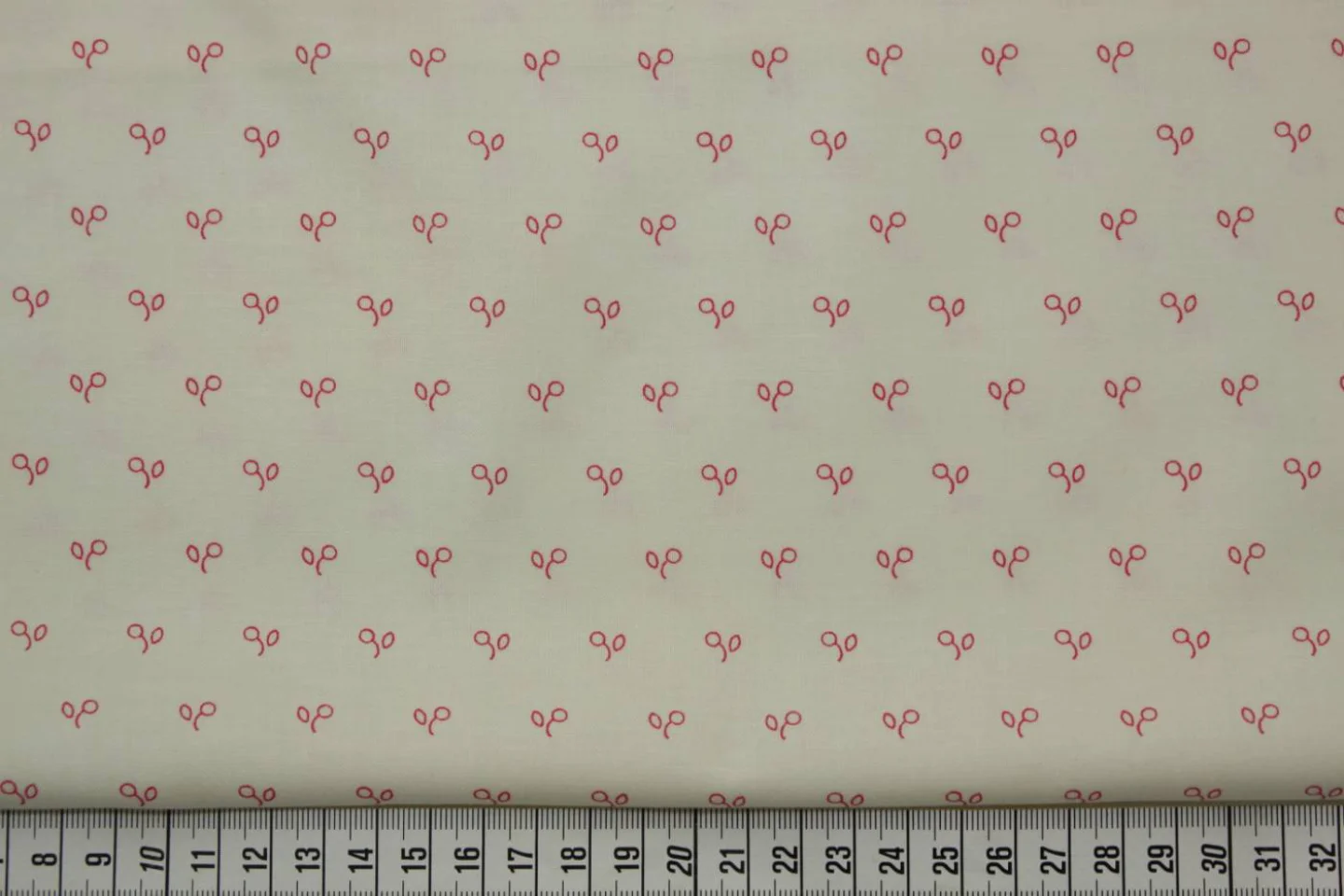 quiltstof-ivoor-klein rood motief-Moda-M.