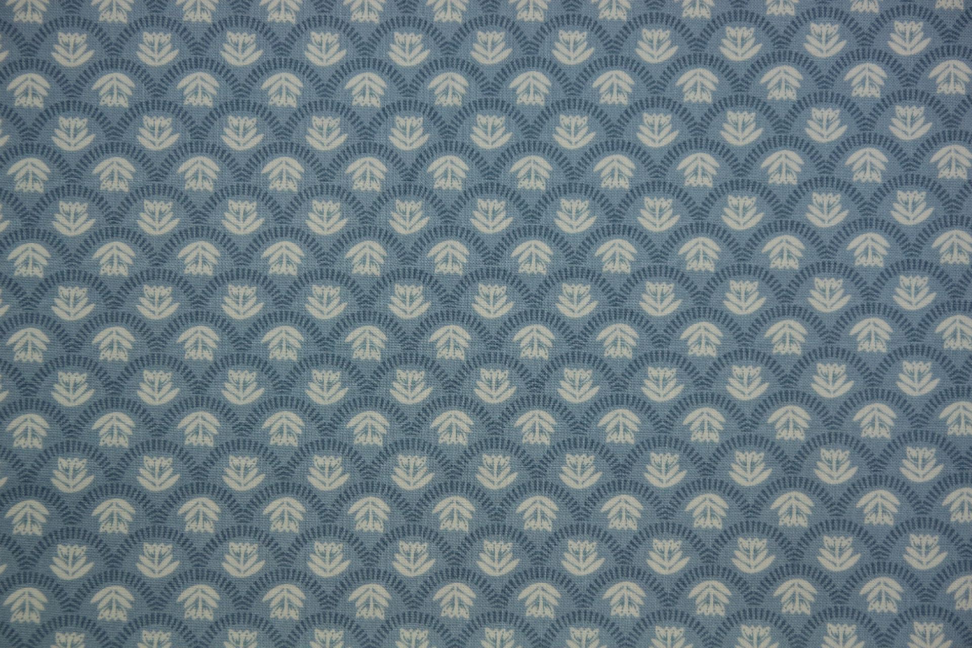 quiltstof-Blauw met tulpjes in ivoor-Mod