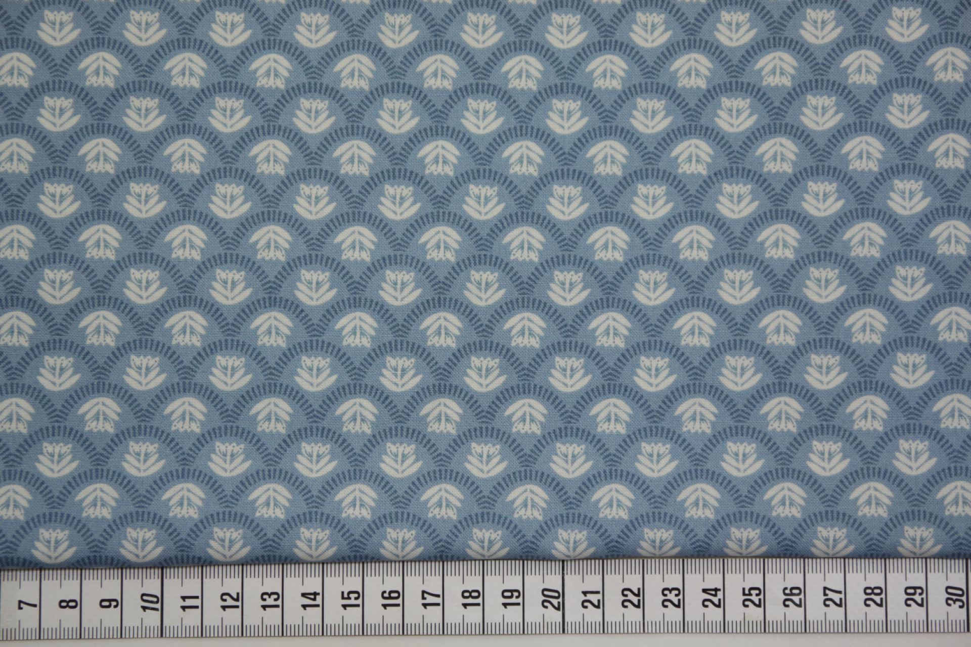 quiltstof-Blauw met tulpjes in ivoor-Mod