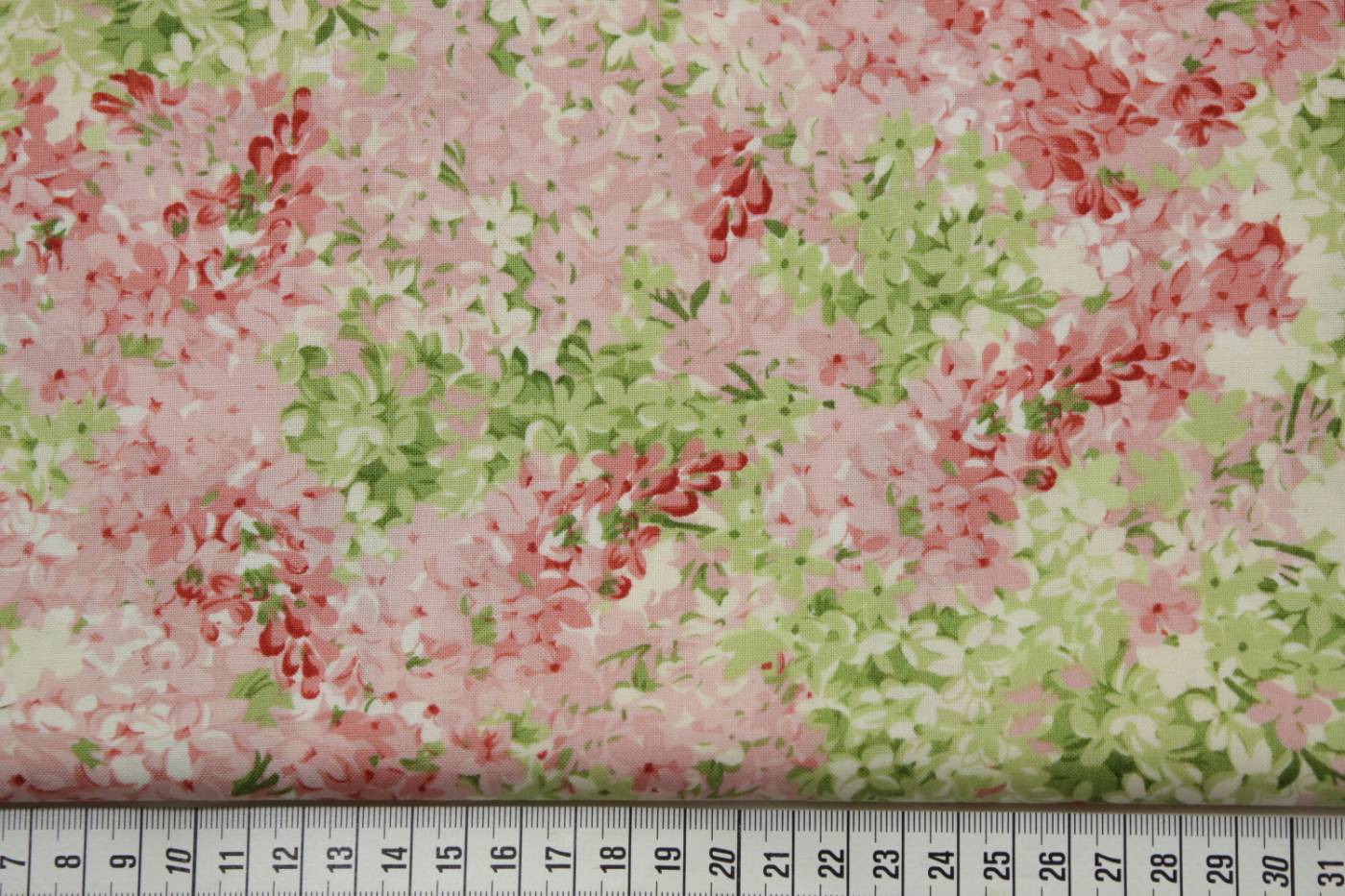 quiltstof-ivoor-roze en groene hortensia