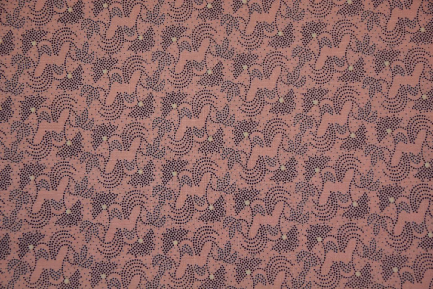 quiltstof-Licht zalmroze-blauw stippelmo.