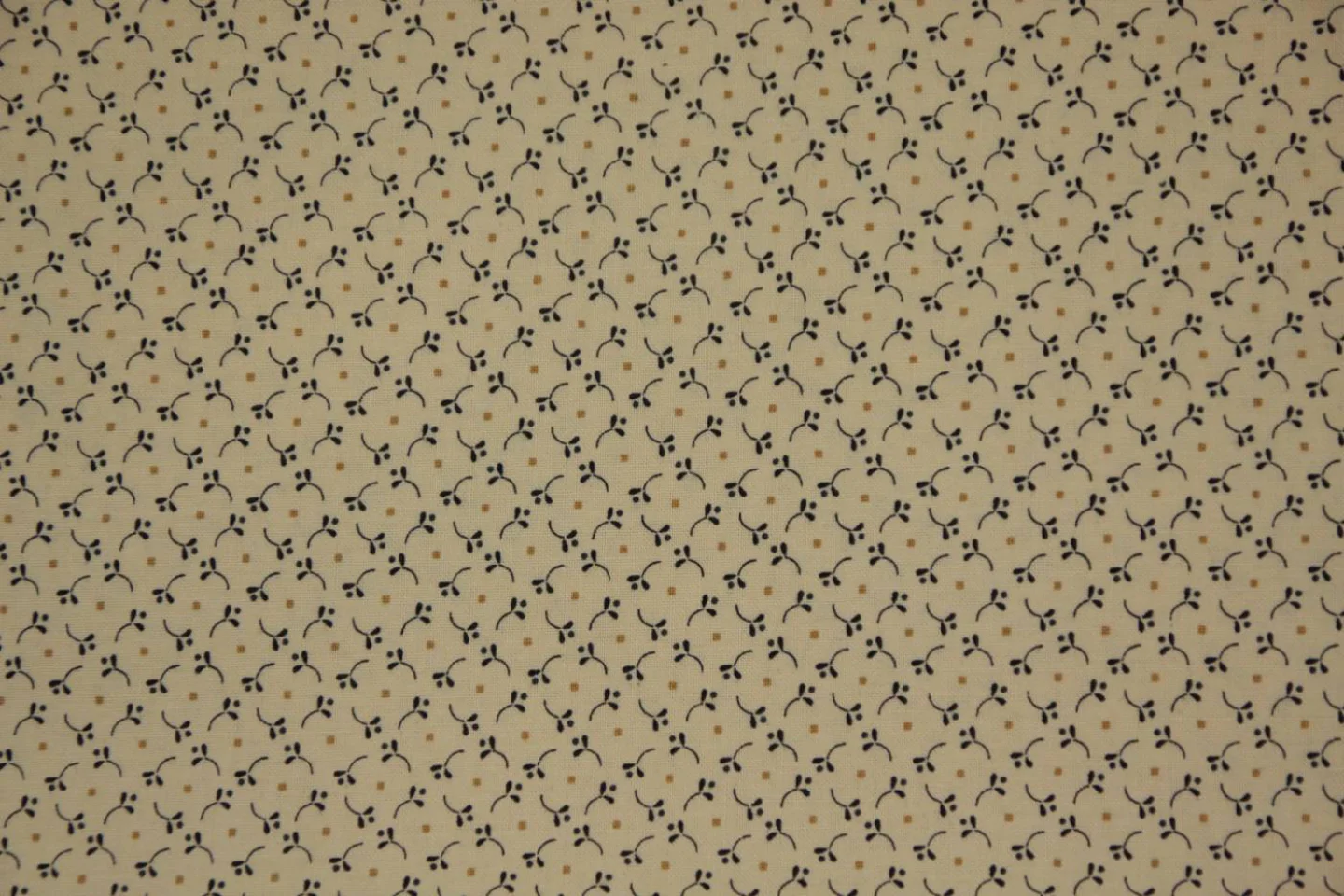 quiltstof-Ecru-donkerblauw motief-Henry.