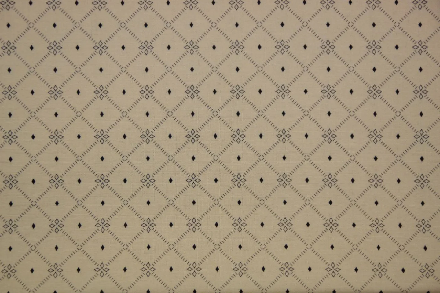 quiltstof-Ecru-donkerblauw ruitmotief-He.