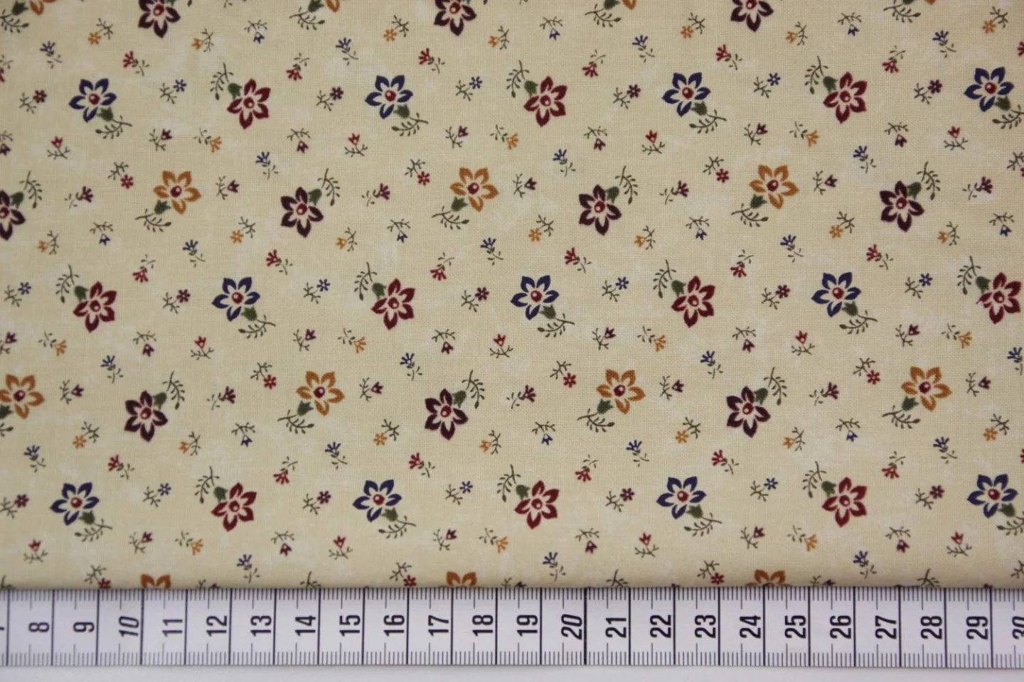 aangepast quiltstof-ecru-bloemetjes in w.
