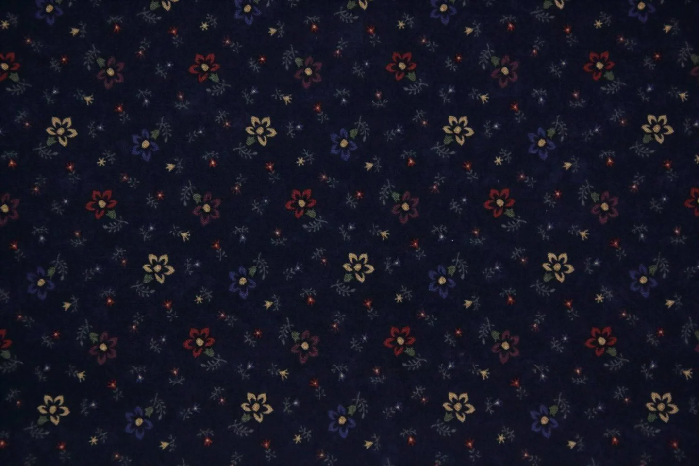 aangepast quiltstof-donkerblauw-bloemetj.