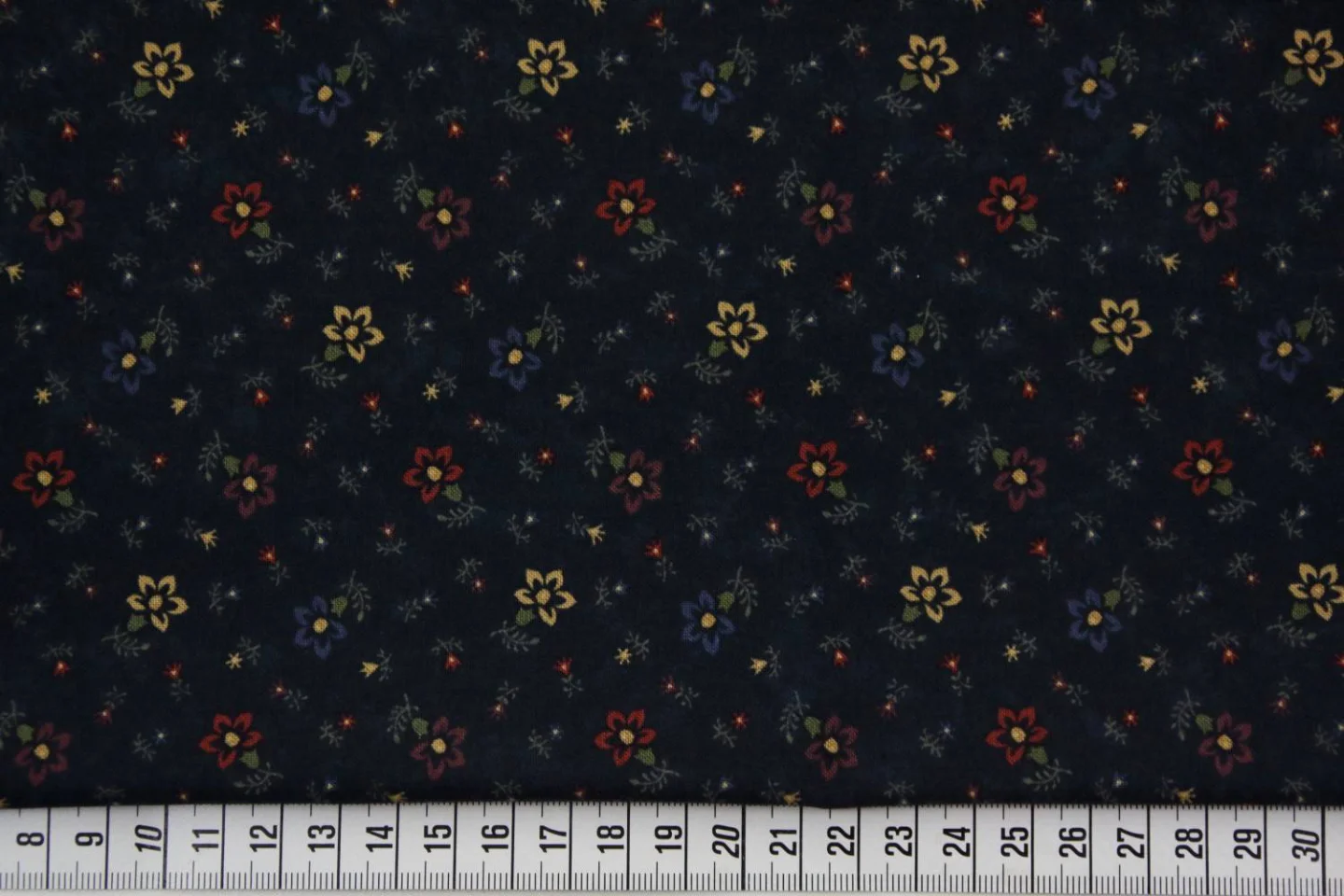 aangepast quiltstof-donkerblauw-bloemetj.