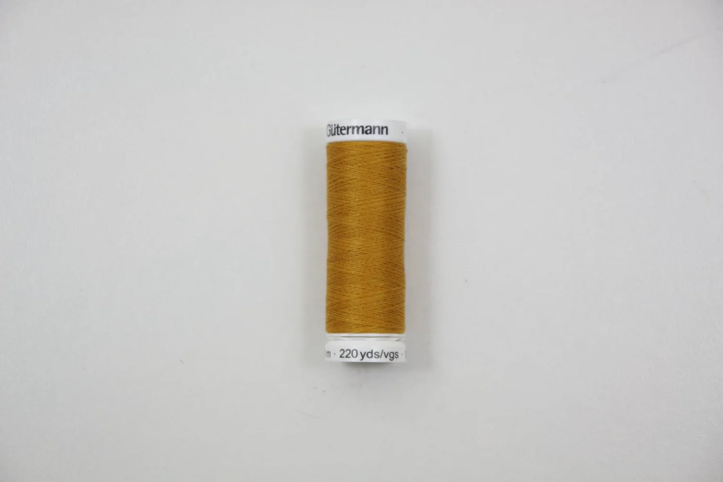 naaigaren okergeel gutermann 412.