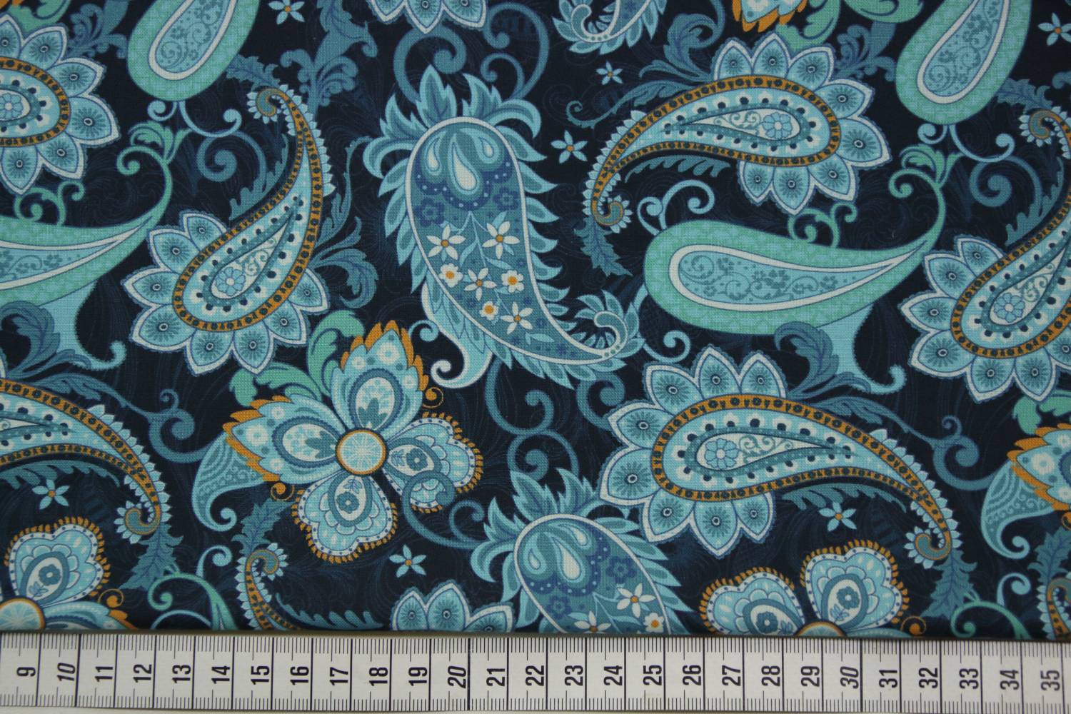 quiltstof-donkerblauw-paisley en vlinder