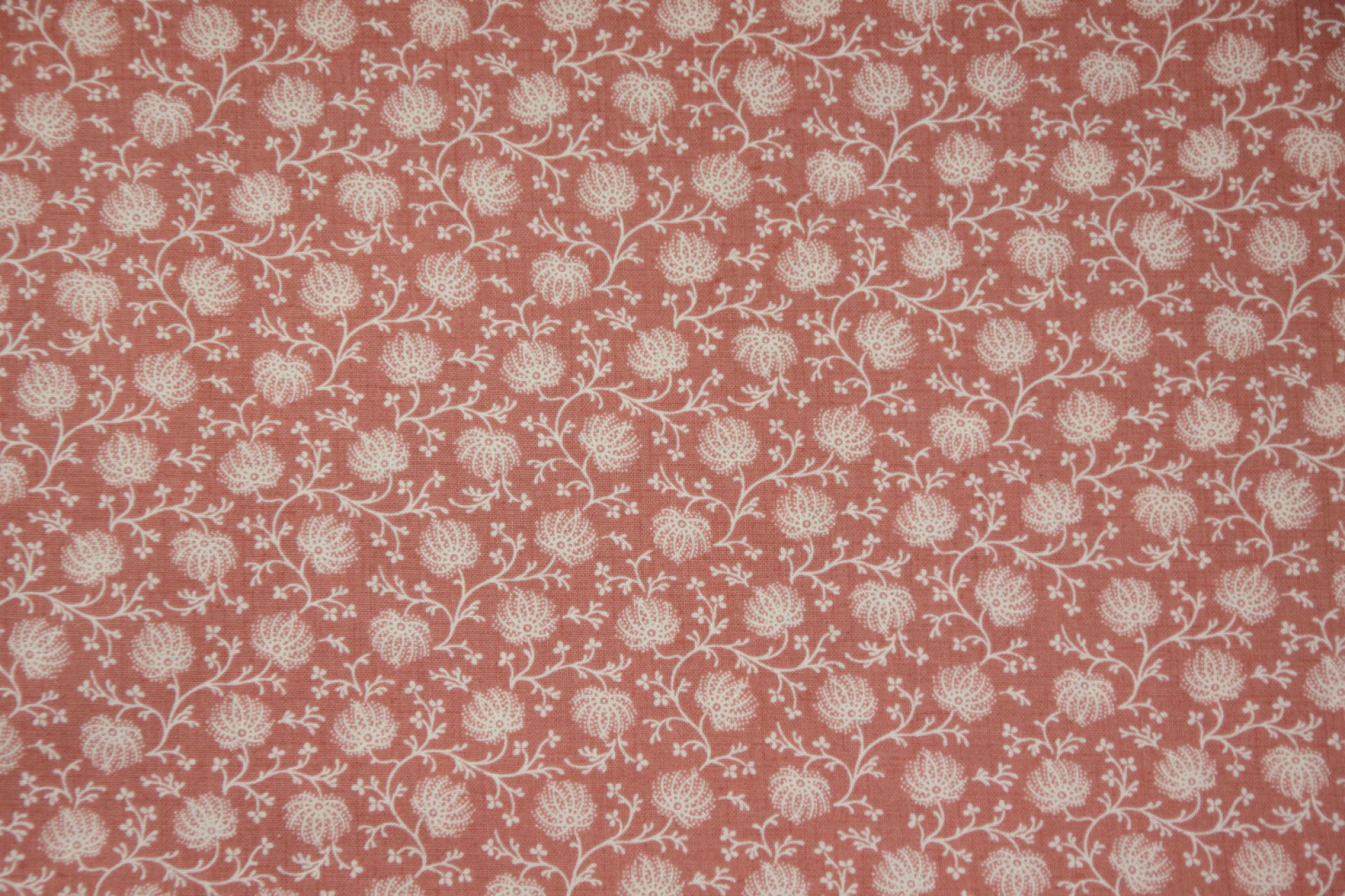 quiltstof-Oudroze met bloemtakjes in ivo