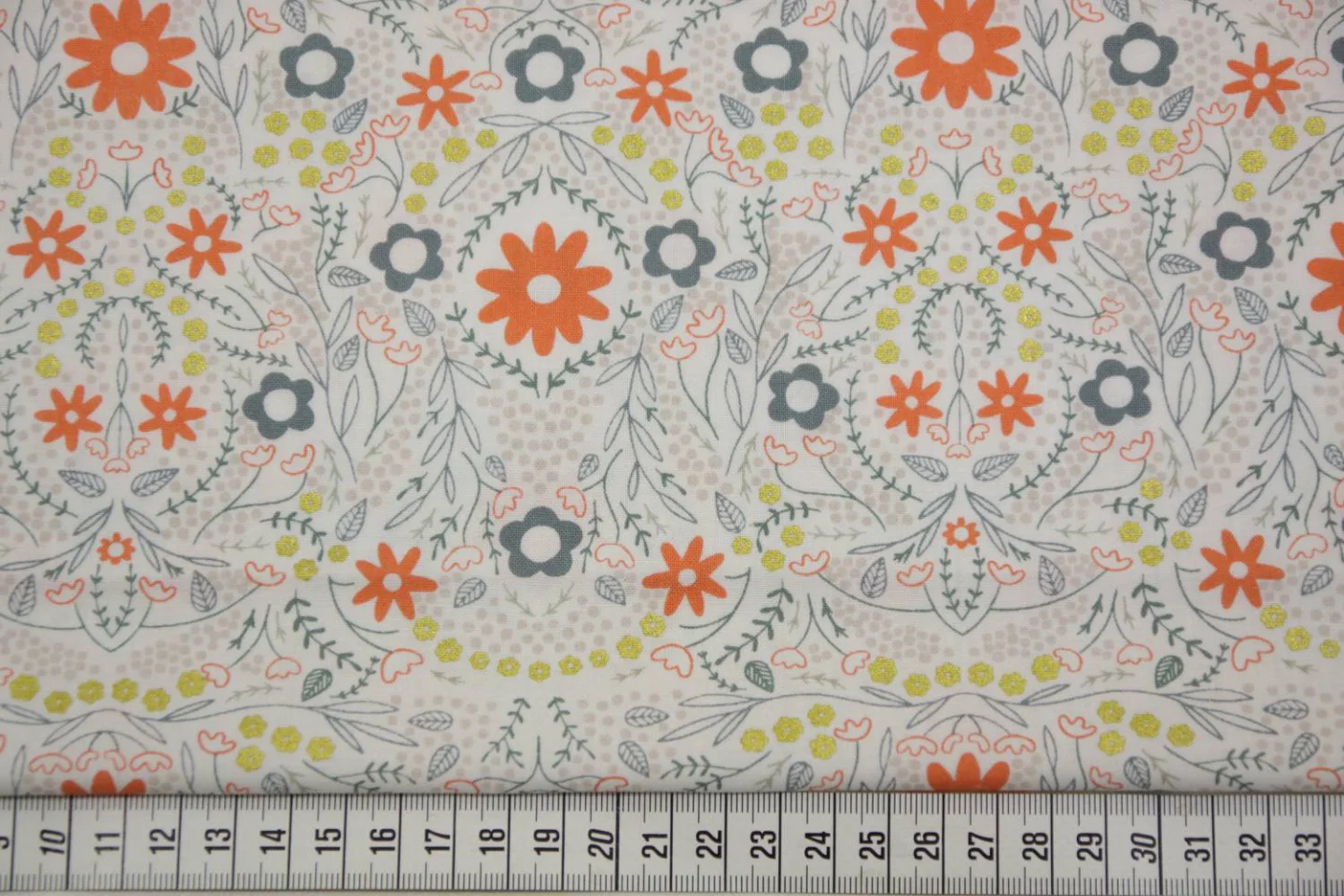 quiltstof-wit-bloemetjes met goud-Moda-M.