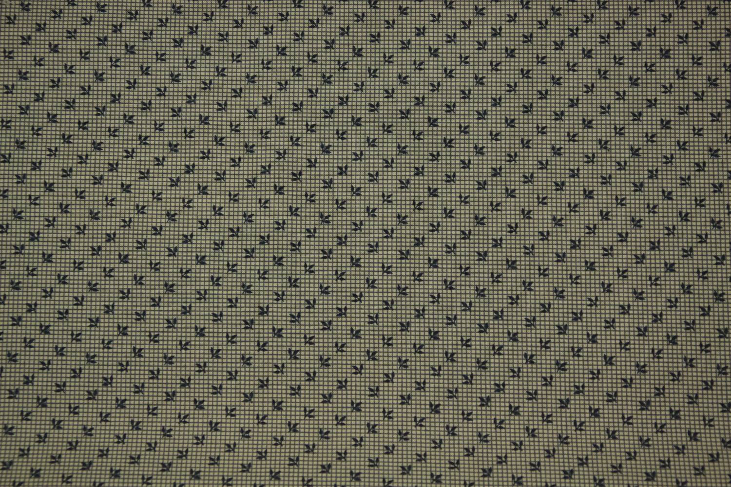 quiltstof-ecru-blauwe blaadjes op ruitje