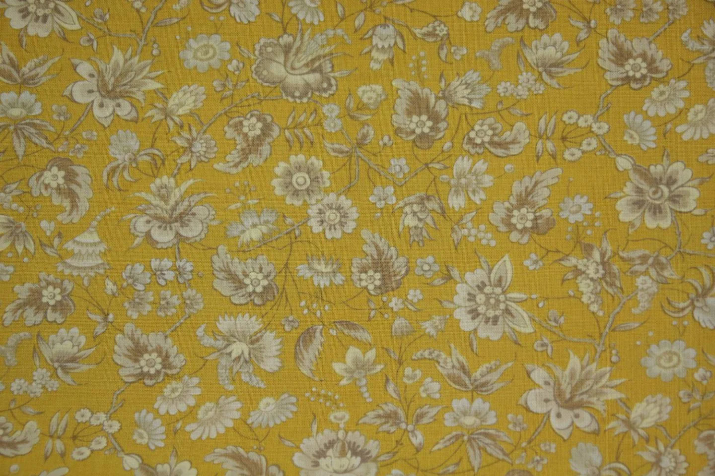 quiltstof-okergeel -bloemtakken-Moda-Mod.