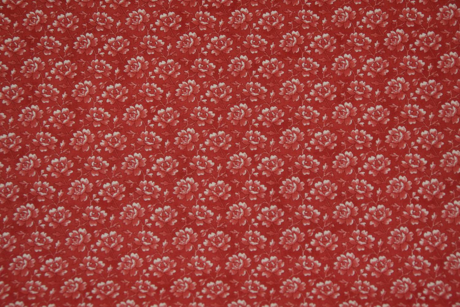 quiltstof-rood met bloemetje in rood en