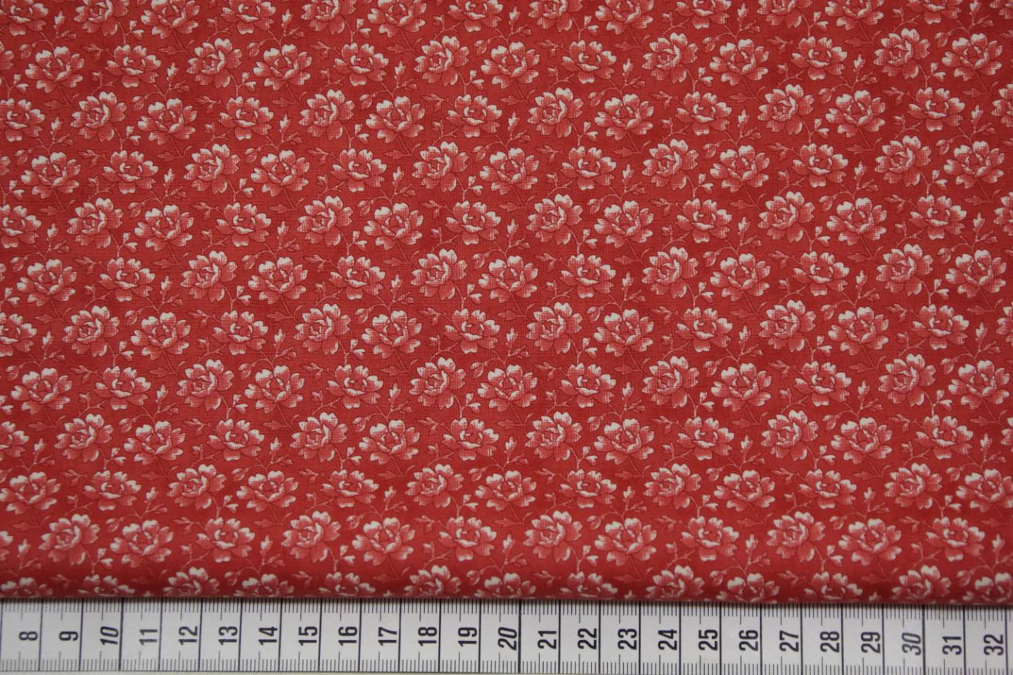 quiltstof-rood met bloemetje in rood en.
