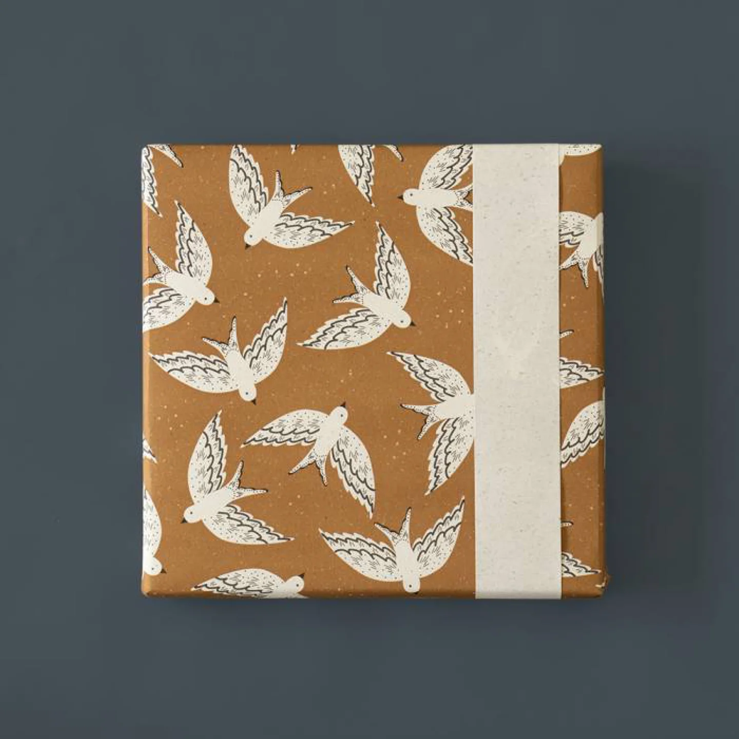 hip duurzaam inpakpapier zwaluwen cognac.