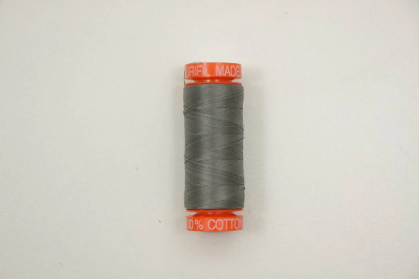 Applicatiegaren-grijs 5004-Aurifil-200 m.