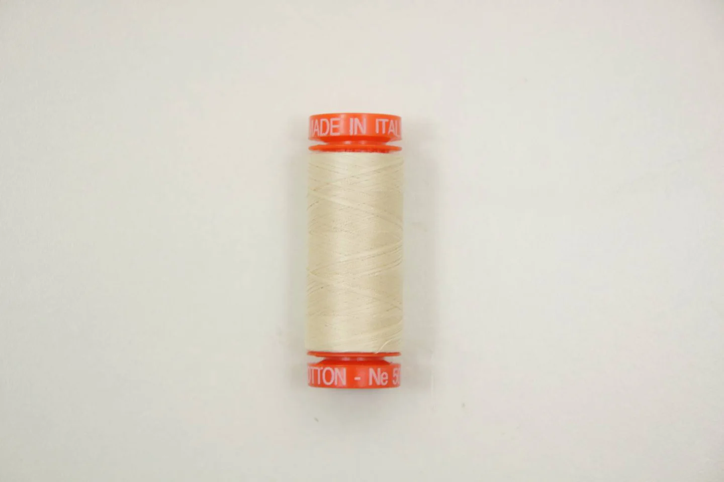 Applicatiegaren-ecru 2000-Aurifil-200 mt.