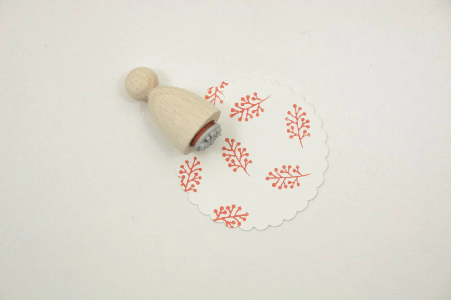 Houten stempel-Perlenfischer-knoppentwij.