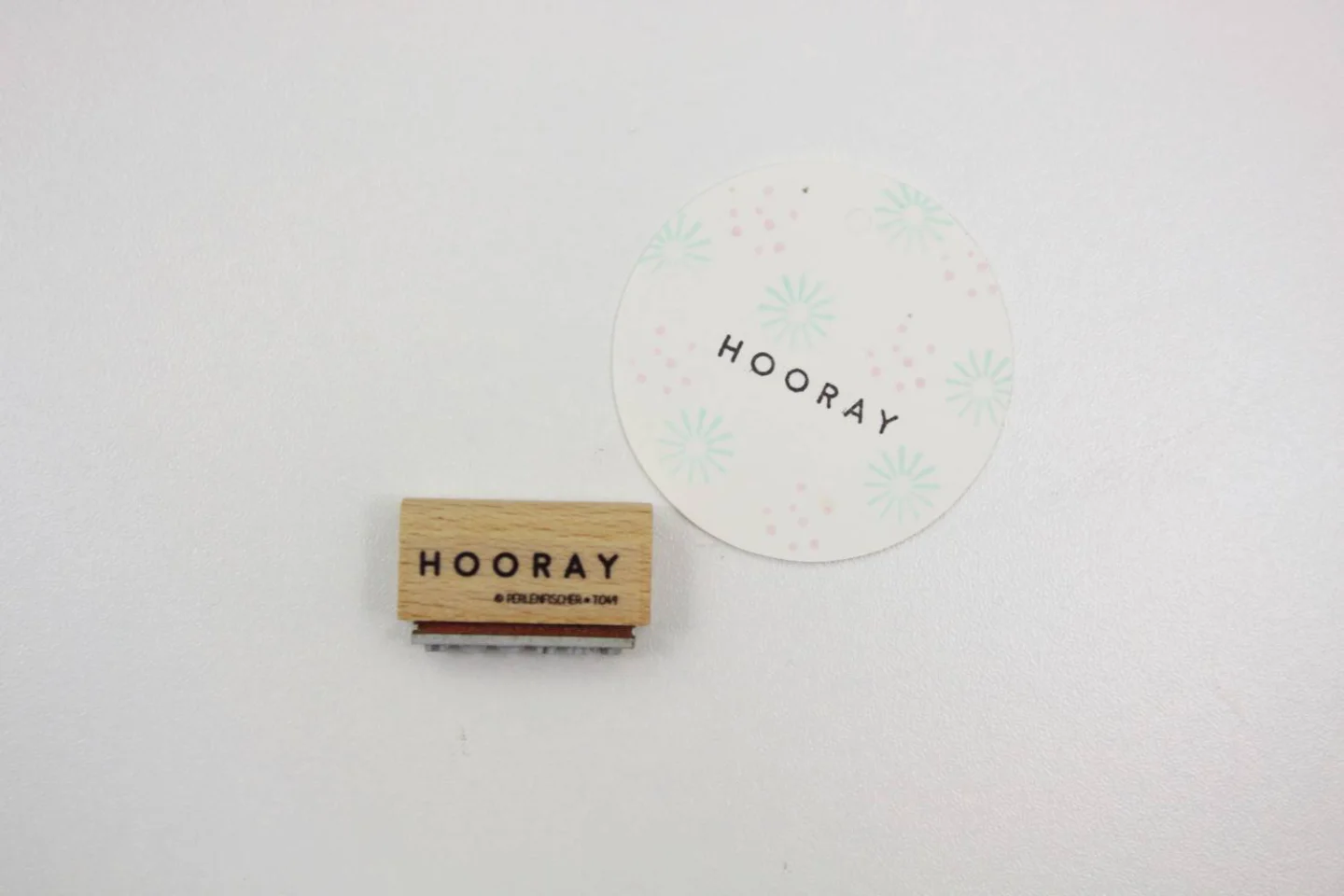 stempel hout hooray verjaardag feestje v.