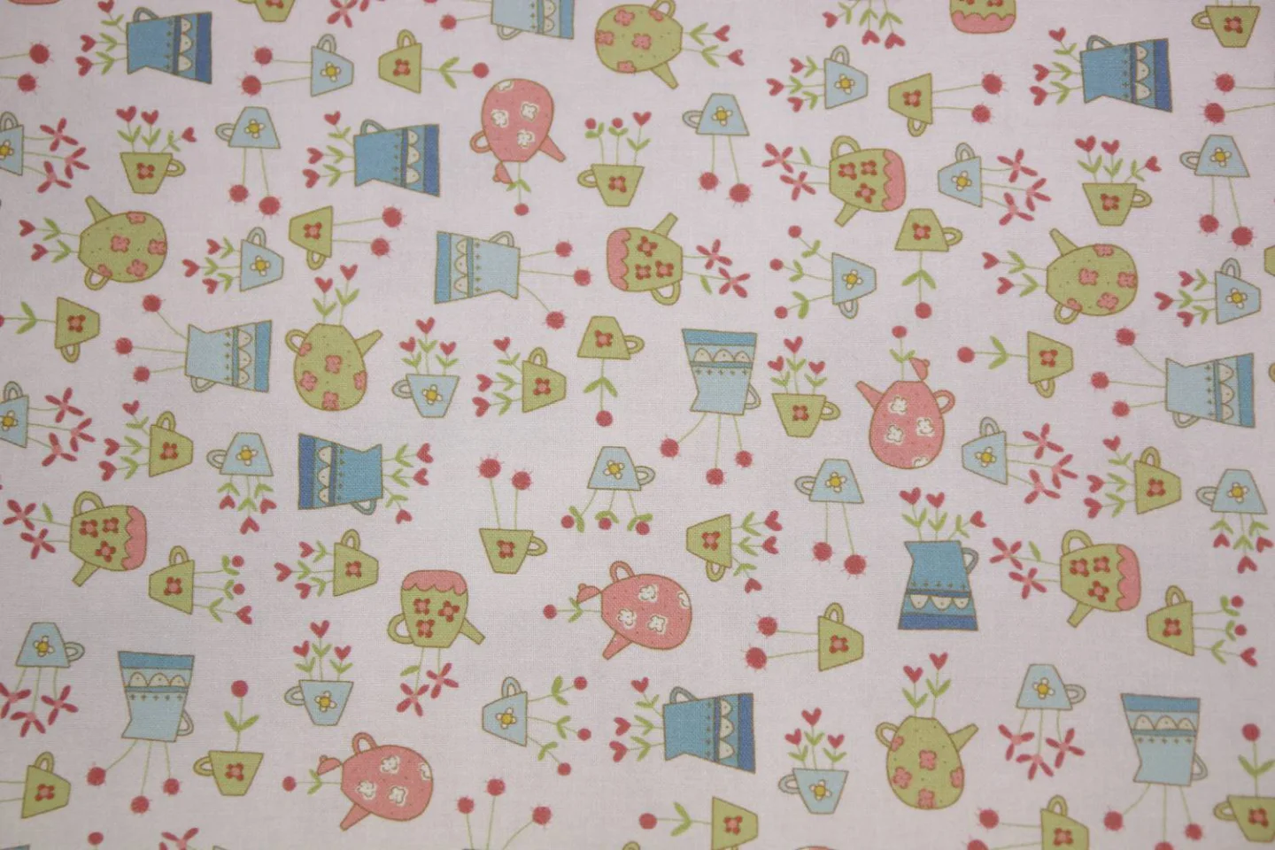 quiltstof-Ecru met servies,The Birdhouse.