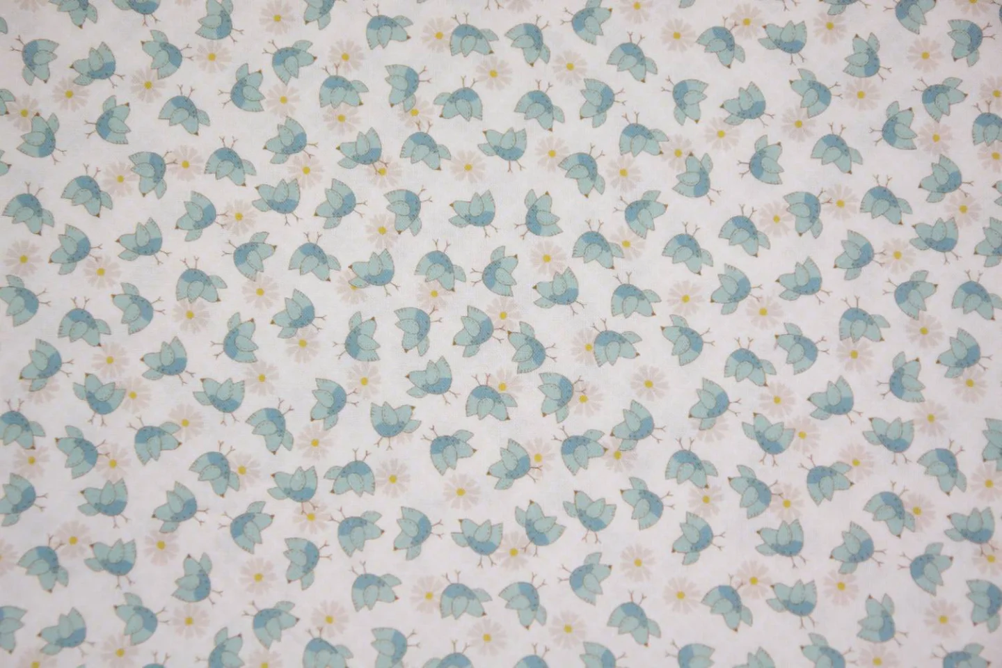 quiltstof-Ivoor met blauwe vogeltjes,The.