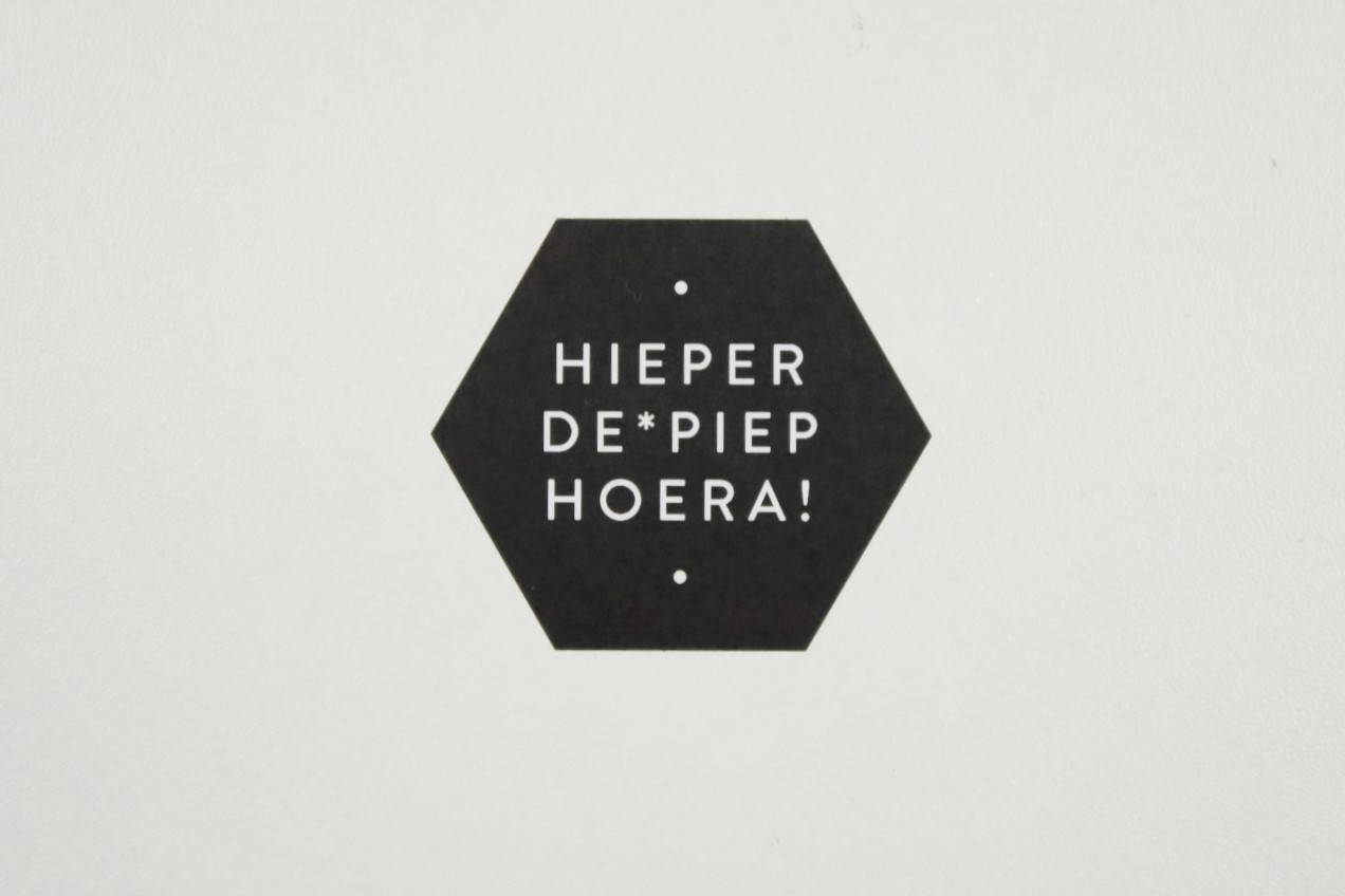 Sticker-sluitsticker-hierdepiep hoera- f