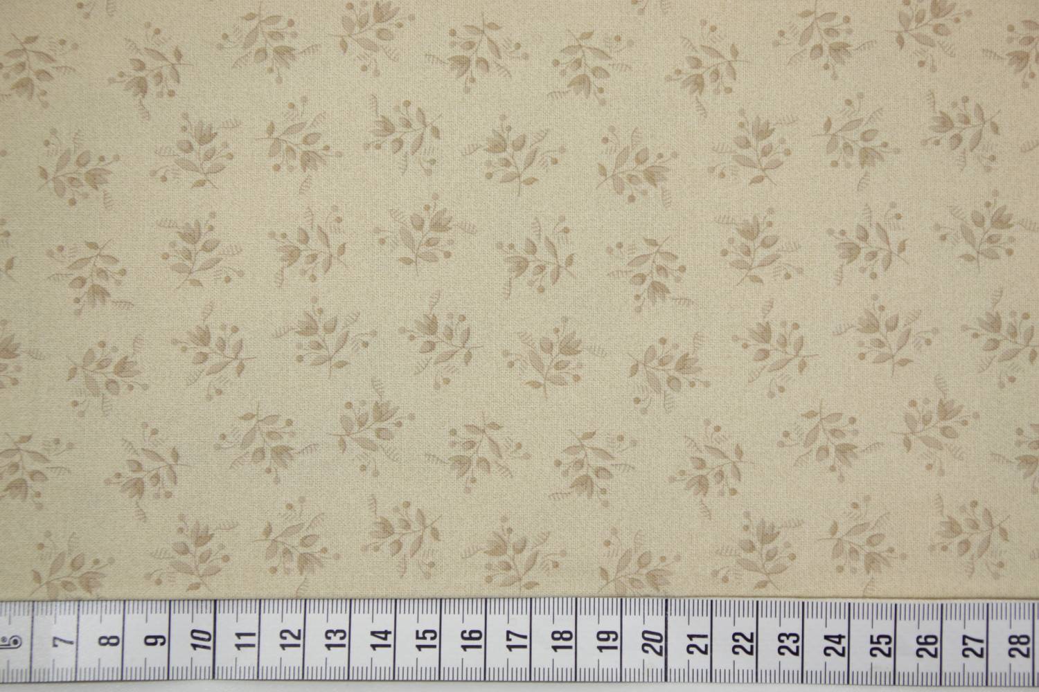 quiltstof-Creme-taupe bloemtakje-Marcus