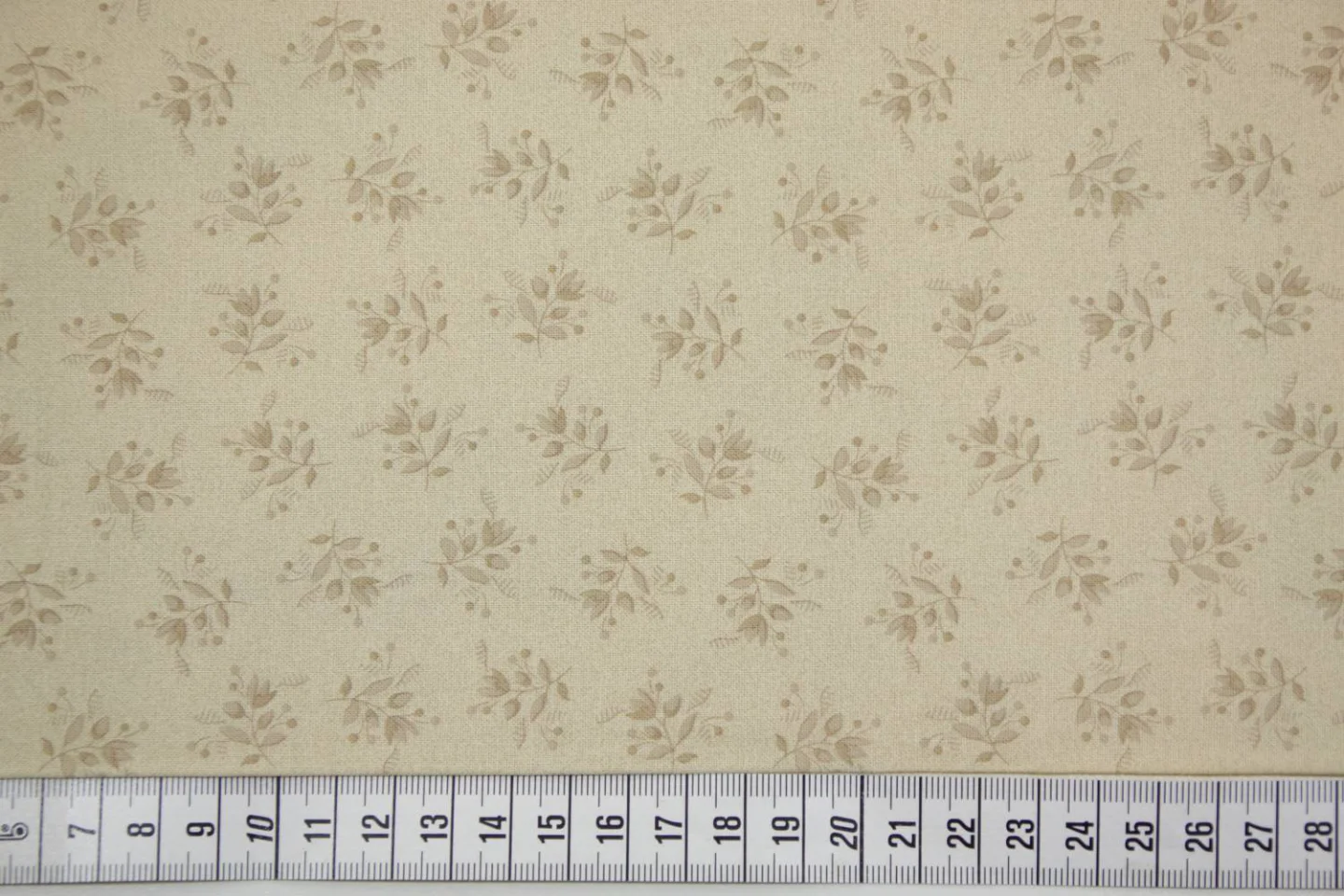 quiltstof-Creme-taupe bloemtakje-Marcus.