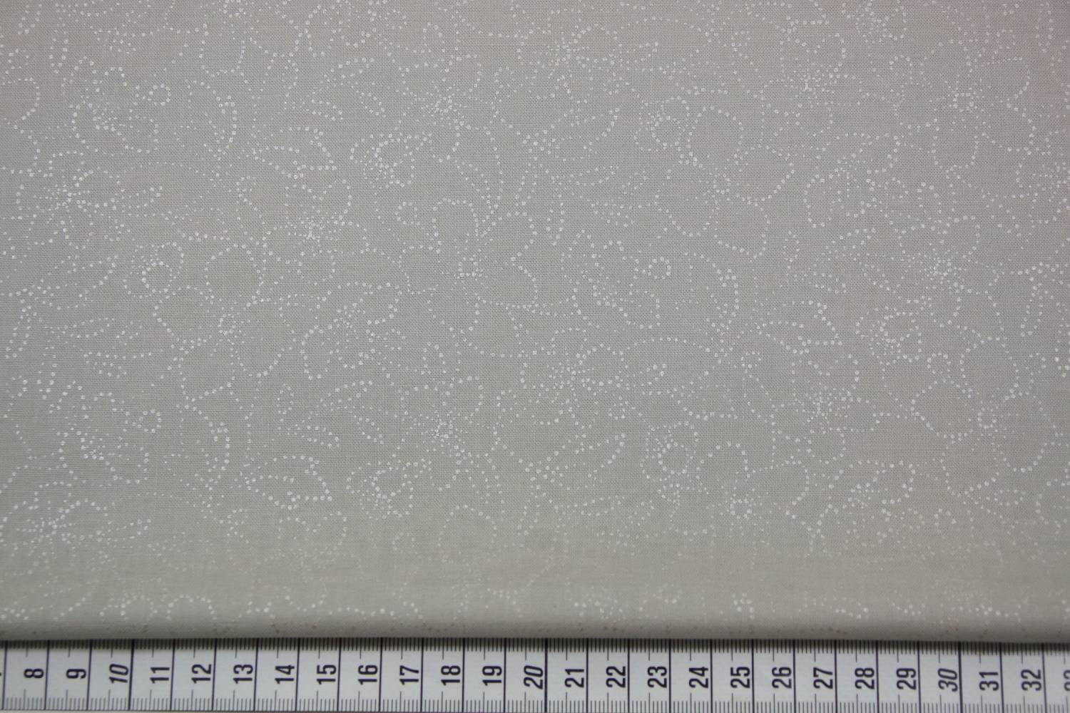 quiltstof-taupe-bloempatroon stipjes-May