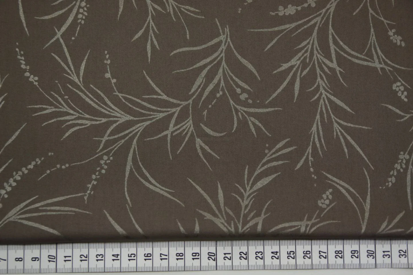 quiltstof-donker taupe-zacht glanzende t.
