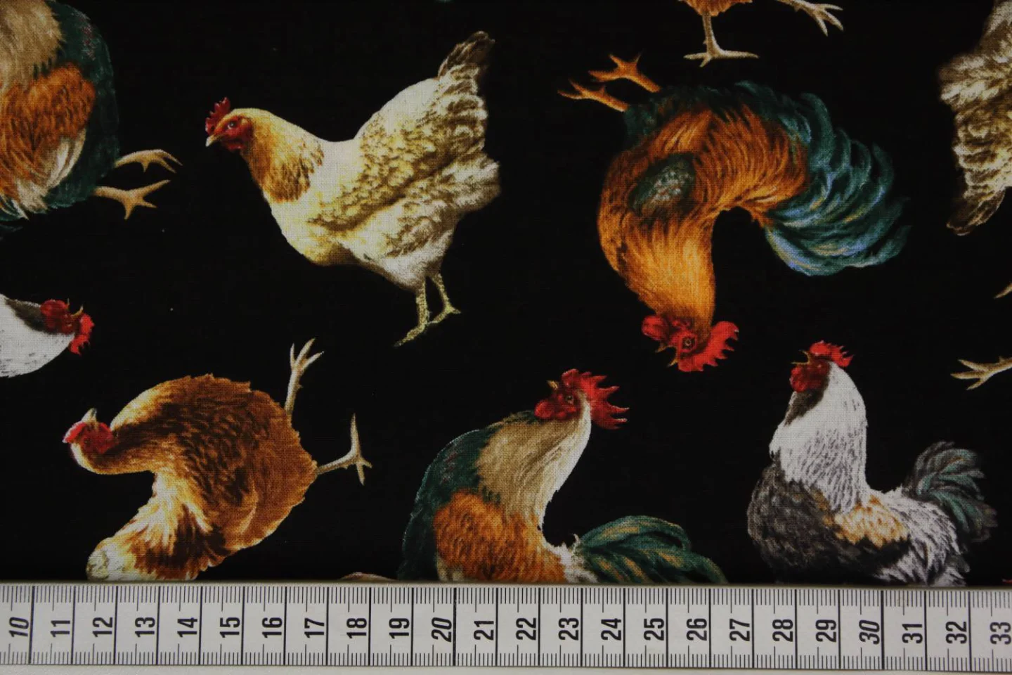 quiltstof-zwart-kippen en hanen-Timeless.