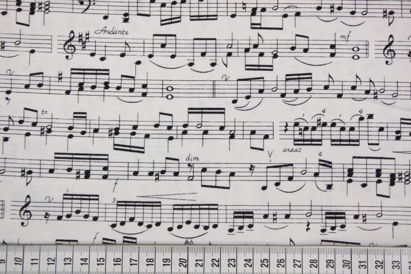 quiltstof- muzieknoten-muziek-ivoor-zwar.