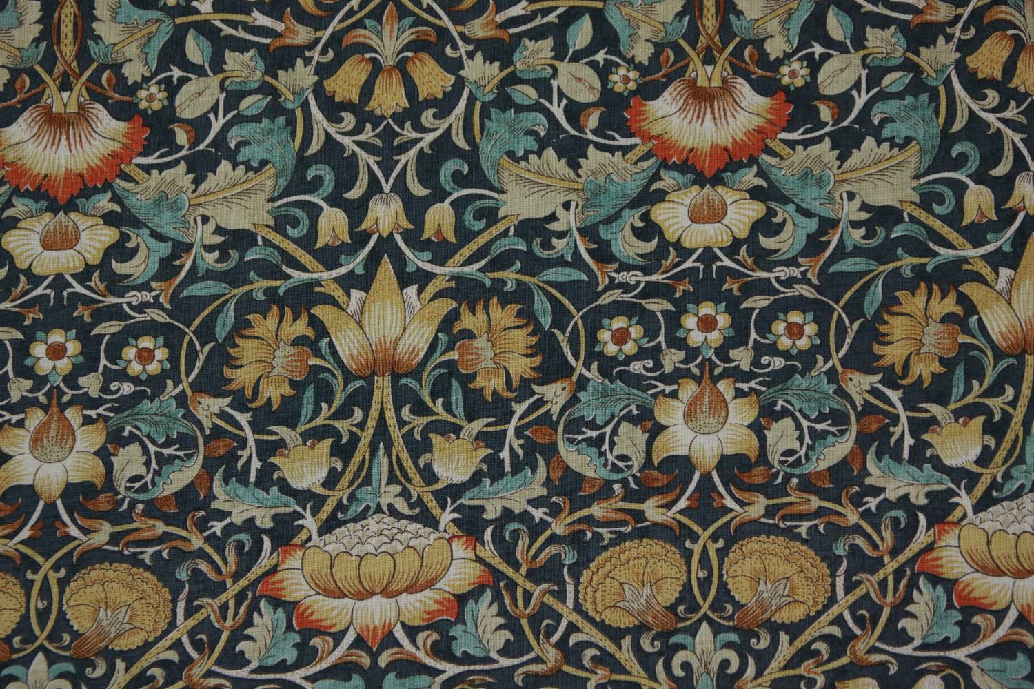 quiltstof-donkerblauw-Morris & Co-bloeme