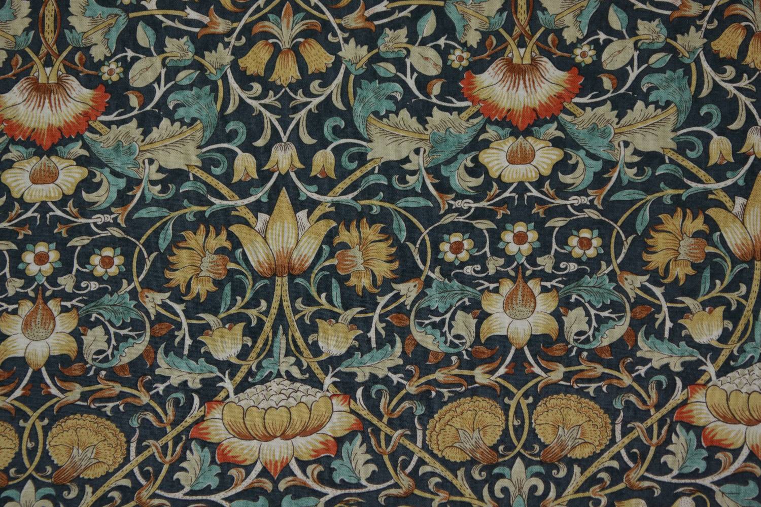 quiltstof-donkerblauw-Morris & Co-bloeme